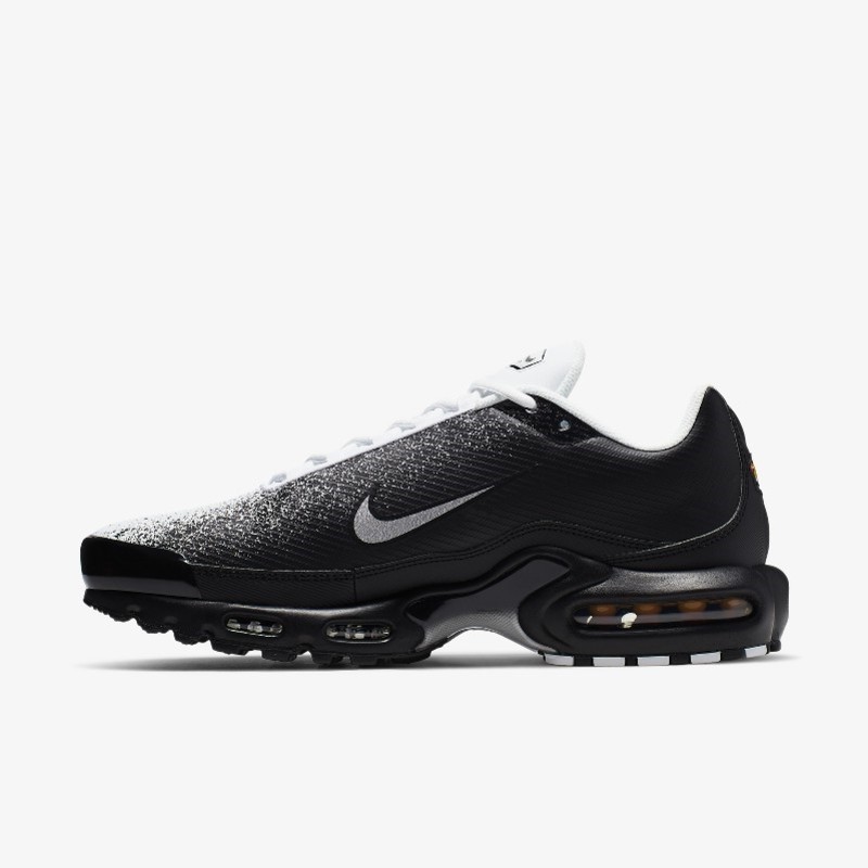 Air max plus spray black and white release date best sale